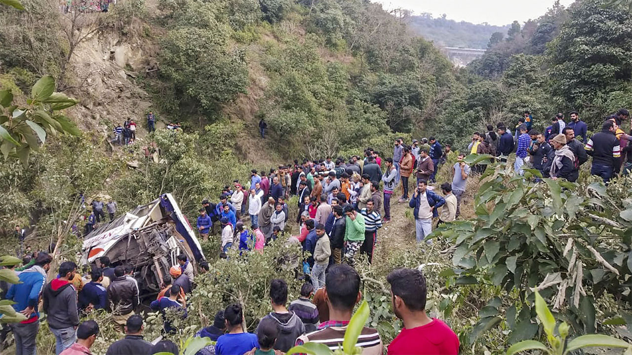 শ্রীলঙ্কায় বাস খাদে পড়ে নিহত ১৫, আহত ৩০ জন
